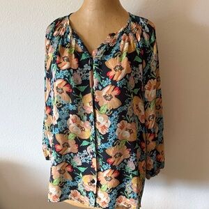 Tucker S 100% silk Floral Women's Top - Multicolor black background great cond